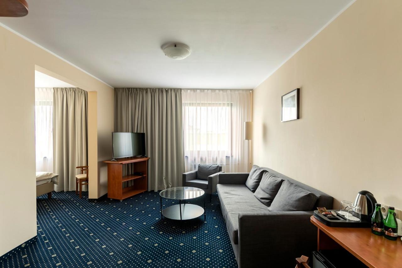 Hotel Almarco Środa Wielkopolska Exterior foto